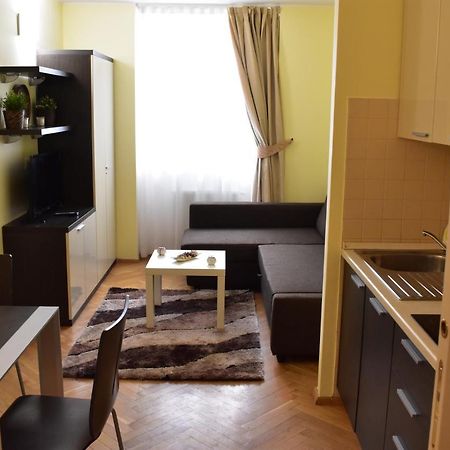 Apartment Vikroria - Hálkova 5 Praga Esterno foto