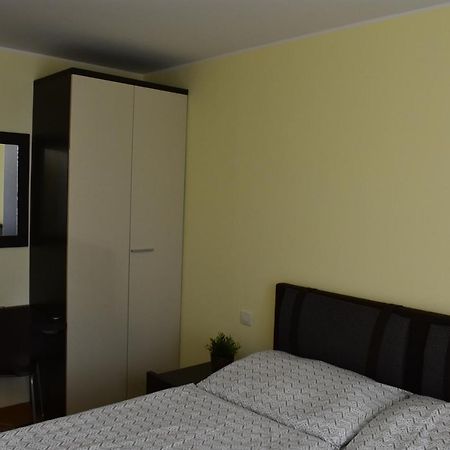 Apartment Vikroria - Hálkova 5 Praga Esterno foto
