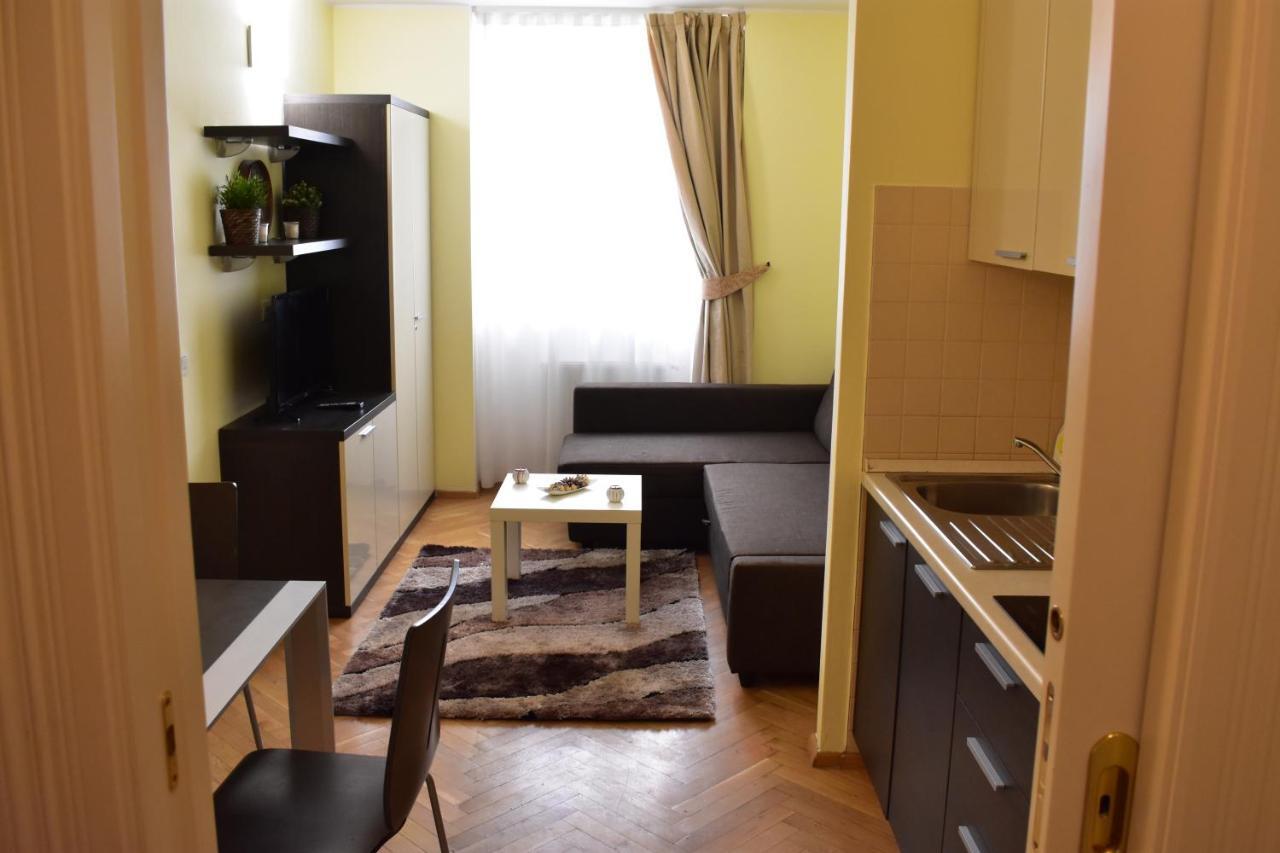 Apartment Vikroria - Hálkova 5 Praga Esterno foto