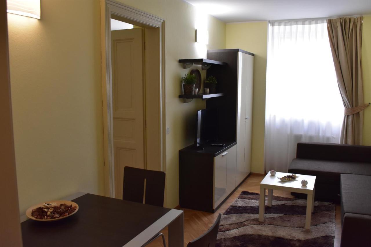 Apartment Vikroria - Hálkova 5 Praga Esterno foto