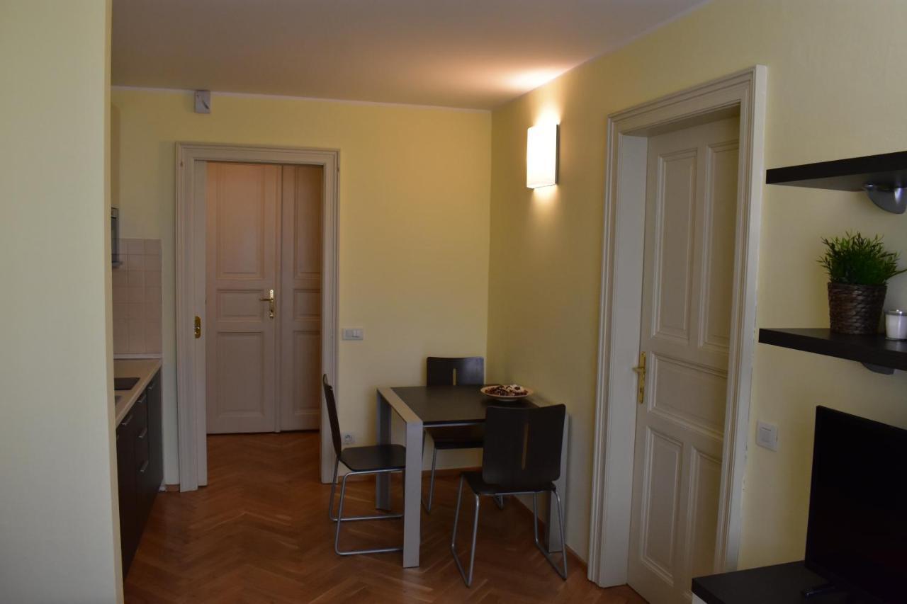 Apartment Vikroria - Hálkova 5 Praga Esterno foto