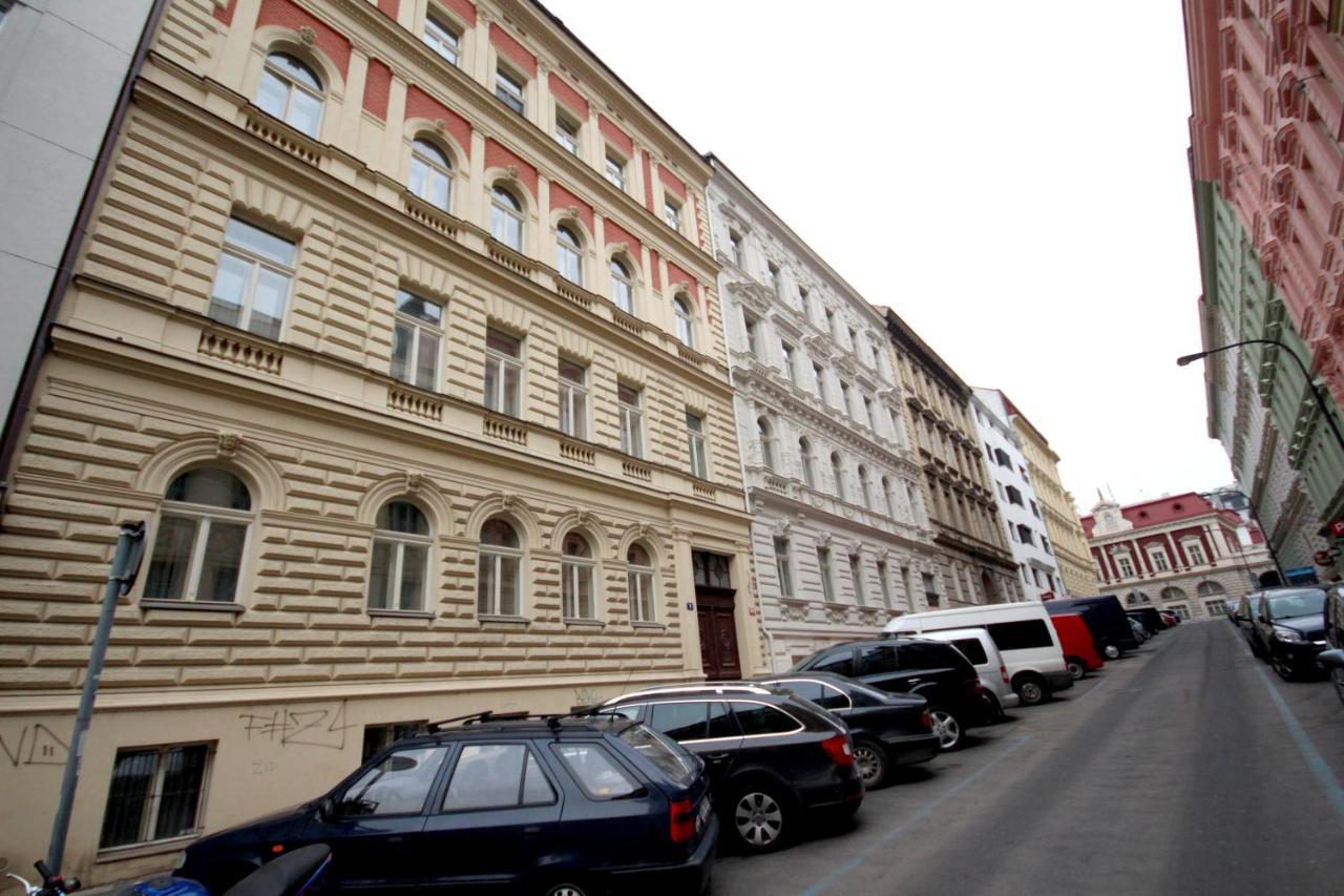 Apartment Vikroria - Hálkova 5 Praga Esterno foto